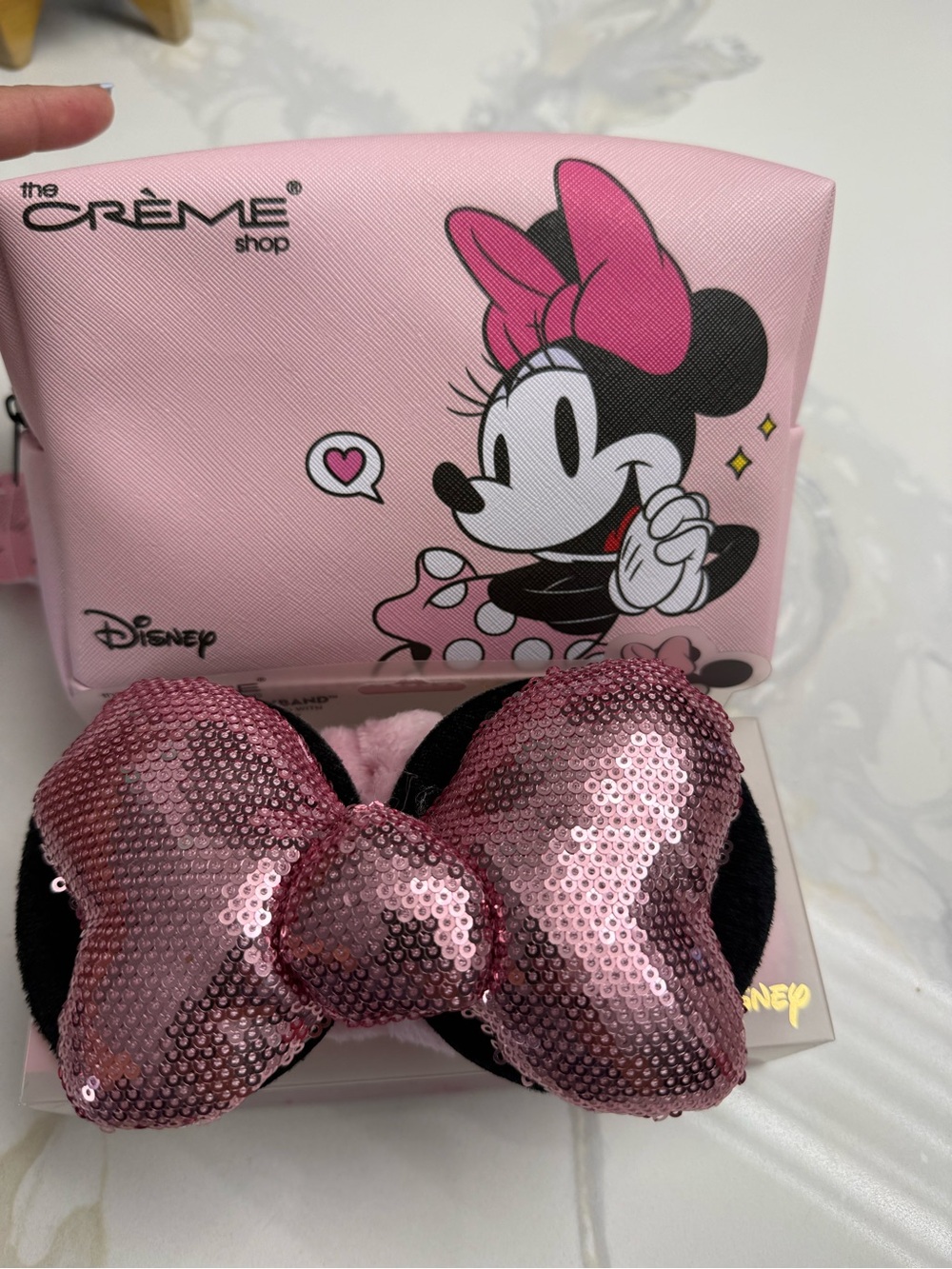 The Crème Shop x Disney Minnie Sequin Bow Headband - and cosmetic bag - Picture 4 of 6